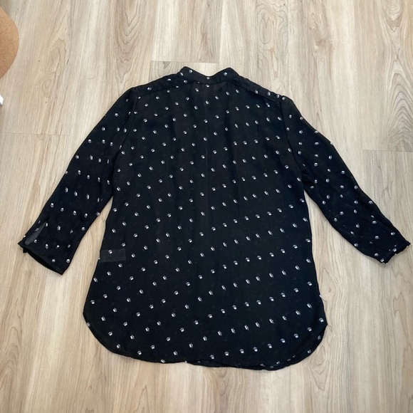 *Free with purchase!* Dynamite Blouse - Picture 7 of 9